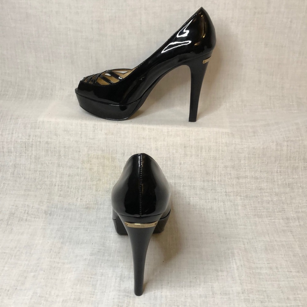 MICHAEL KORS BLACK PATENT LEATHER PUMPS 👠